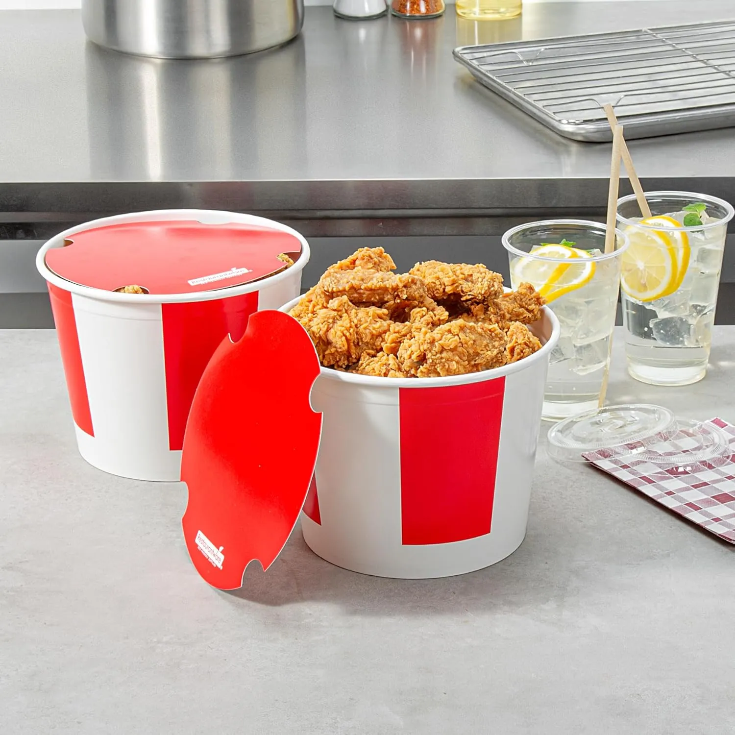 Bio Tek 85 Ounce Chicken Buckets With Lids, 25 Greaseproof Paper Disposable Buckets - Vented Lids, Freezable, Red And White, For Restaurants And Cafes