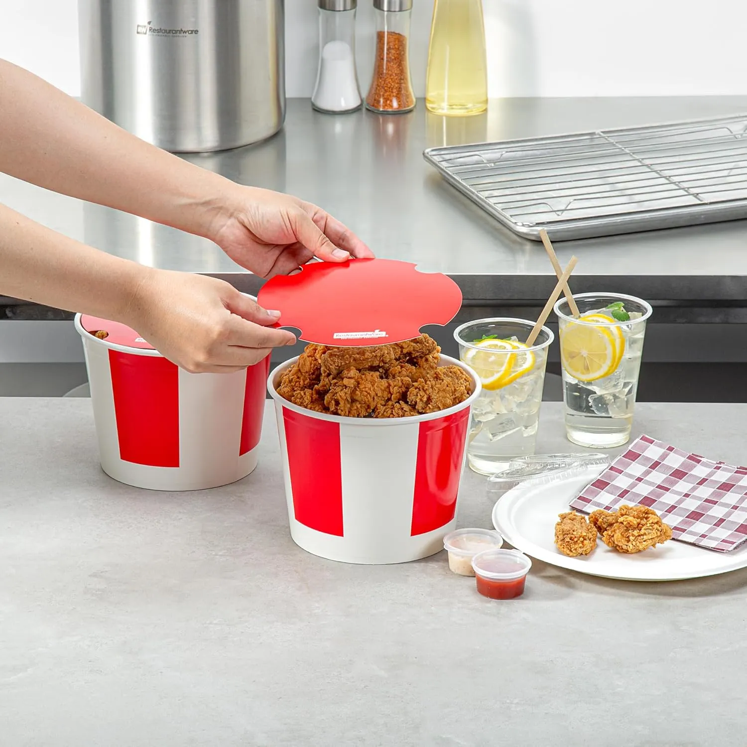 Bio Tek 85 Ounce Chicken Buckets With Lids, 25 Greaseproof Paper Disposable Buckets - Vented Lids, Freezable, Red And White, For Restaurants And Cafes