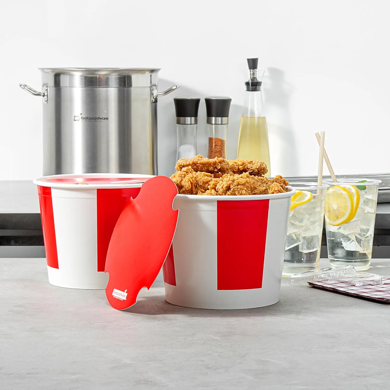 Bio Tek 85 Ounce Chicken Buckets With Lids, 25 Greaseproof Paper Disposable Buckets - Vented Lids, Freezable, Red And White, For Restaurants And Cafes