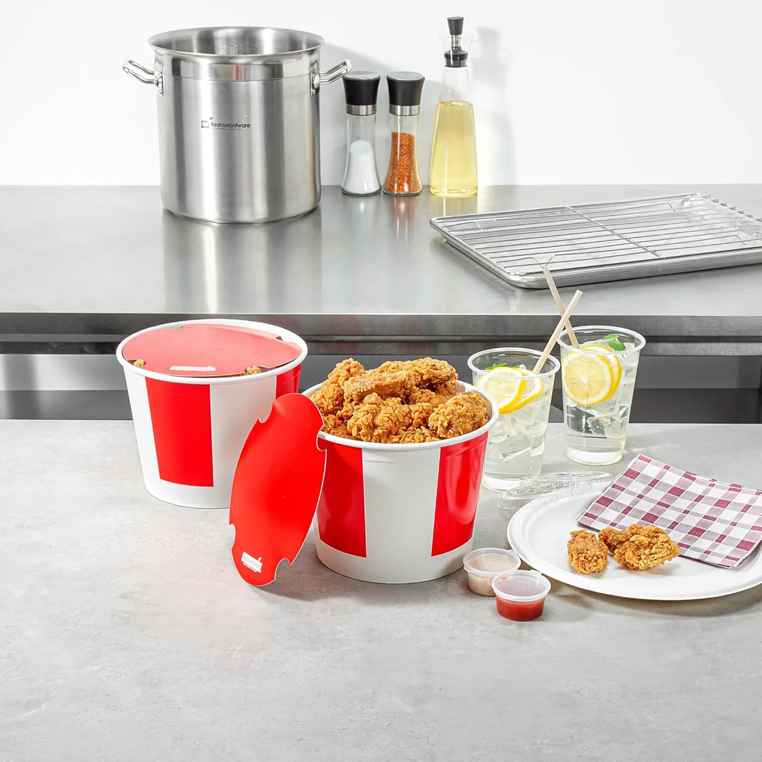 Bio Tek 85 Ounce Chicken Buckets With Lids, 25 Greaseproof Paper Disposable Buckets - Vented Lids, Freezable, Red And White, For Restaurants And Cafes