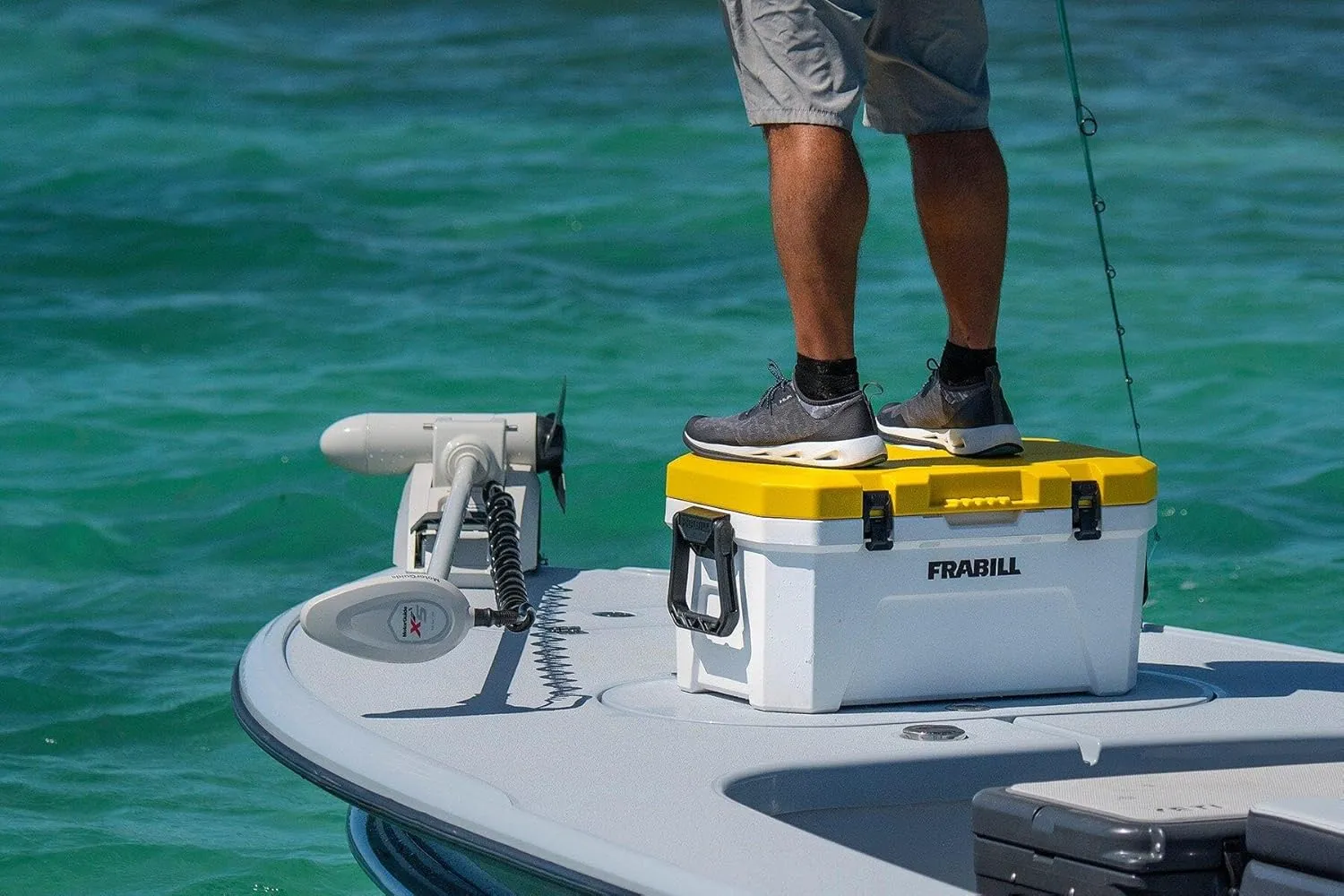 Frabill Magnum Bait Station 30 | 30 Quart Bait Cooler with Dual Aeration, White and Yellow