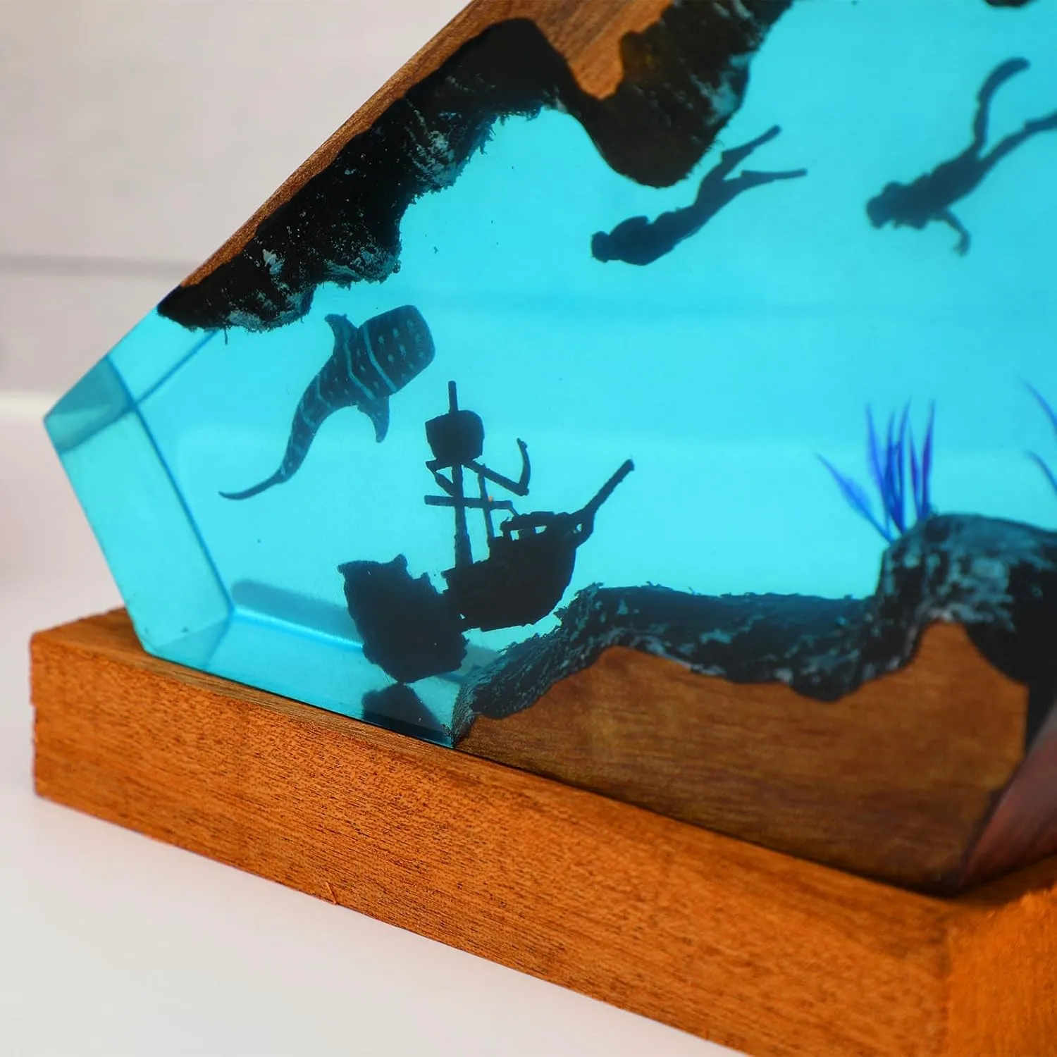 Ocean Creative Epoxy Resin Wood Light Lamp, Handmade Multi Color Aquatic Ocean Lamp Deep Sea Diver Cave Diving Enthusiasts Led Night Light Desktop Decor Christmas Birthday Gift (Couple Diver, S)