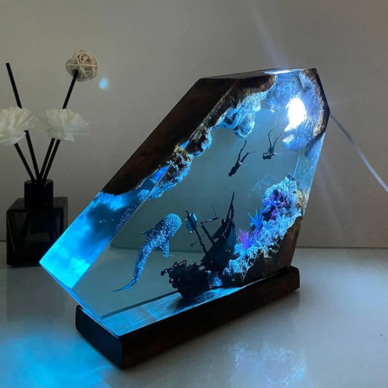 Ocean Creative Epoxy Resin Wood Light Lamp, Handmade Multi Color Aquatic Ocean Lamp Deep Sea Diver Cave Diving Enthusiasts Led Night Light Desktop Decor Christmas Birthday Gift (Couple Diver, S)
