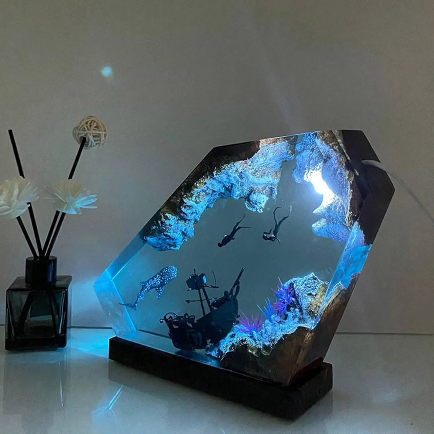 Ocean Creative Epoxy Resin Wood Light Lamp, Handmade Multi Color Aquatic Ocean Lamp Deep Sea Diver Cave Diving Enthusiasts Led Night Light Desktop Decor Christmas Birthday Gift (Couple Diver, S)
