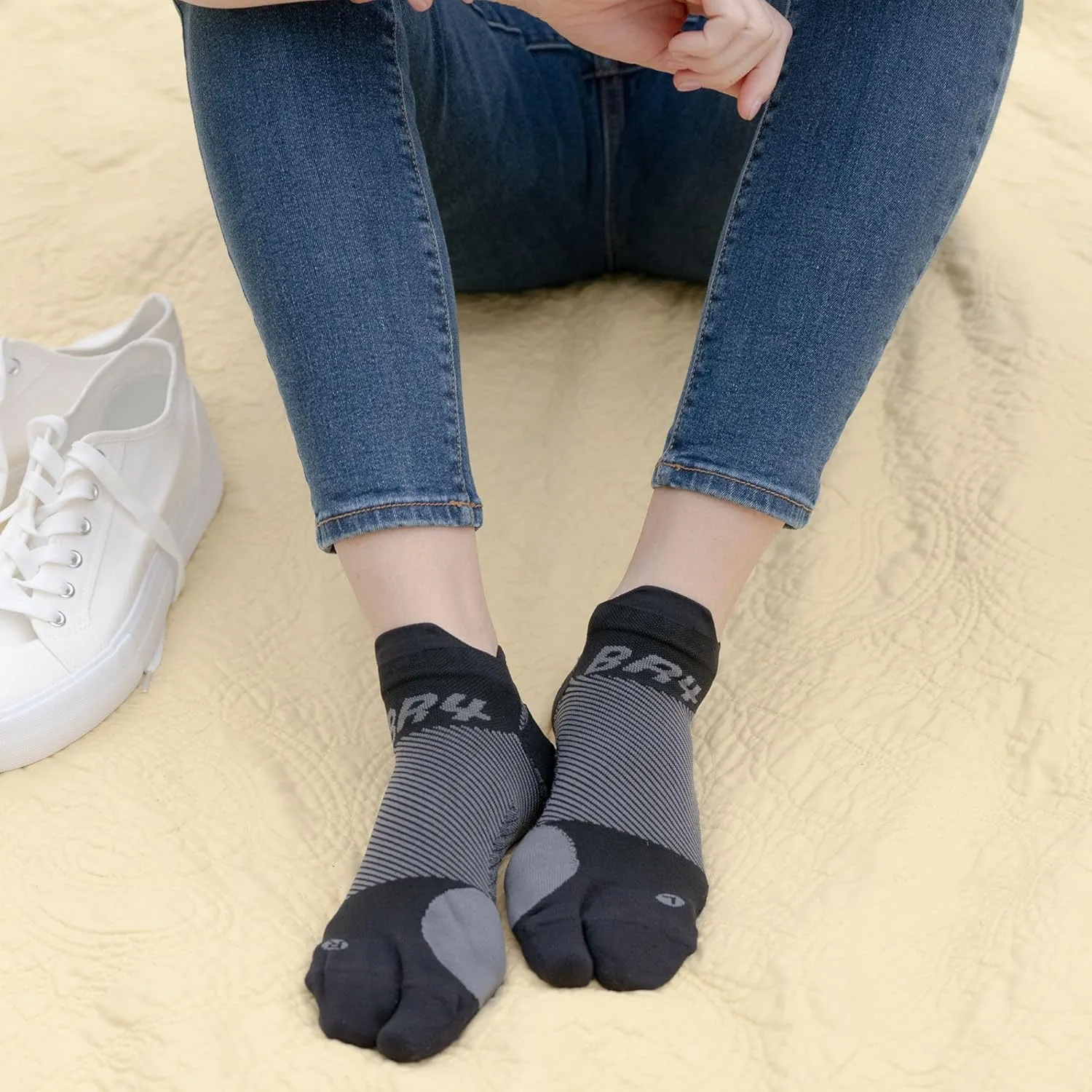 OrthoSleeve Bunion Relief Socks, Patented Split-Toe Design with a Cushioned Bunion Pad Separates Toes, Relieves Bunion Pain and Reduces Toe Friction